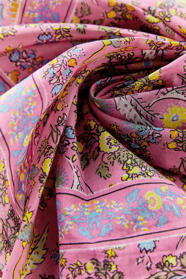 Çiçek Desenli Pembe Bandana - Stil Sahibi Kadın Bandana Fular